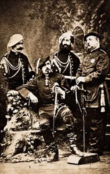 3ª Guerra de Carlist (1872-1876): o pretendente ao trono de Espanha Carlos de Bourbon (1848-1909) (Carlos Maria de Borbon y Áustria-Este ou Carlos VII), Duque de Madrid, rodeia com os seus defensores. Sanguesa, La Rioja, Espanha Fotografia cerca de 1872-18