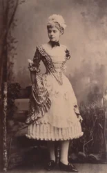 Baronesa Marie Alexandrine "Mary" von Vetsera (19 de março de 1871 - 30 de janeiro de 1889) (foto)