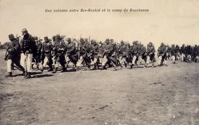Bir Rashid em Barh el Gazel, Chade, soldados coloniais legionários franceses em patrulha. postal de 1910