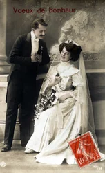 Casal de noivos. Postal de felicitação para um casamento. 1920s.