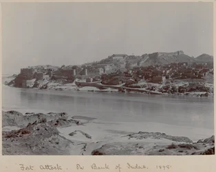 Forte Attock nas margens do rio Indo