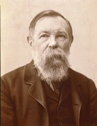 Friedrich Engels foi um (foto)