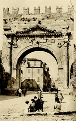 Geografia histórica. 1900. Itália. Arco triunfal de Rimini.