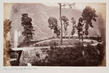 Loop na linha Darjeeling Himalayan, c.1885 (foto sépia)