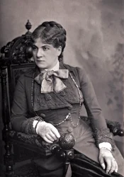 Mme. Alix-Marie PASCA (1836-1906) - Retrato de Alix Pasca (1835-1914), comediante francês. Fotografia de finais do século XIX.