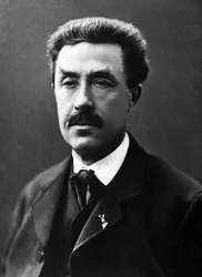 Retrato de Emmanuel Fremiet (1824-1910), escultor francês.