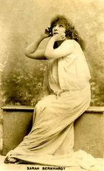 Sarah Bernhardt no papel principal de "Izey", no Abbey Theatre, Irlanda, em 1896 (Postal)