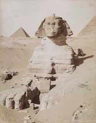 A Esfinge e, ao fundo, a Grande Pirâmide de Quéops. Cairo, El Giza