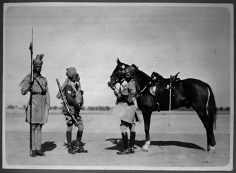 Três sowars desmontados da 2ª Cavalaria da Luz Madras, 1880 por volta de