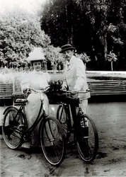 Vladimir Dmitrievich Nabokov (1870-1922) e Elena Ivanovna Rukavishnikova (1876-1939), Anónima. Fotografia