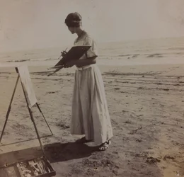 jovem pintor na praia em Forte dei Marmi, Itália