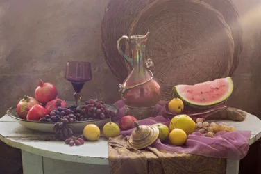 Fruta rústica e jarro