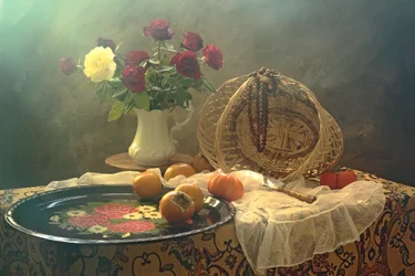 Natureza morta com rosas vintage e frutos