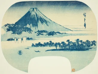 Monte Fuji subindo além da praia de Miho
