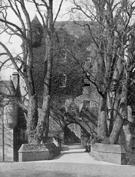 Ponte levadiça, Castelo de Cawdor, Escócia, 1924-1926