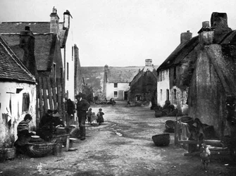 Na cidade piscatória, Cromarty, Escócia, 1924-1926.