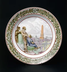 Um prato de porcelana de propaganda soviética, retratando um soldado do Exército Vermelho, um trabalhador e um camponês