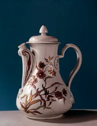 Pote de porcelana da escola veneziana do século XVIII, Paris, Artes Decorativas
