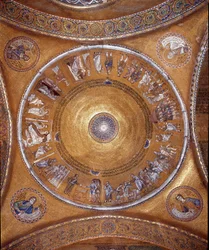 Vista da cúpula com mosaicos sobre um fundo dourado (estilo românico e bizantino) ilustrando a vida de Abraão. Nos pingentes, os profetas Daniel, Jeremias, Isaías e Ezequiel.1240-1250. Basílica de São Marcos (Basílica de São Marcos) Veneza