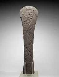 Palma com ave aquática, 300-1200 DC (basalto)
