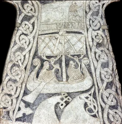 Runestone lilbjar retratando um drakkar (pedra)