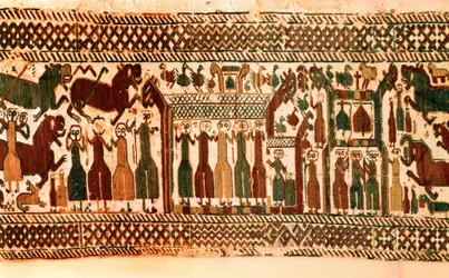 Viquingues: cantores e tocadores de sinos. Tapeçaria da igreja de Skog, Suécia, final do século XII. Estocolmo, Museu Histórico