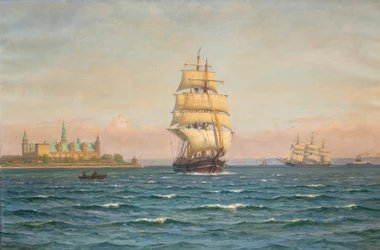 Navios à vela e um ferry ao largo de Kronborg.