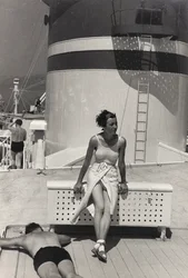 Um casal a bordo do navio de cruzeiro "Oceania", do álbum "At the Edge of Oceania 28th July to 10th August 1935