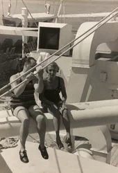 Casal a bordo do navio de cruzeiro "Oceania", do álbum "At the Edge of Oceania 28th July to 10th August 1935