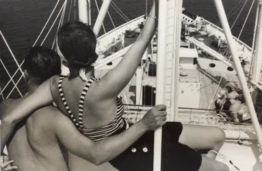 Casal a bordo do navio de cruzeiro "Oceania", do álbum "At the Edge of Oceania 28th July to 10th August 1935