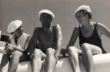 Passageiros a bordo do navio de cruzeiro "Oceania", do álbum "At the Edge of Oceania 28th July to 10th August 1935