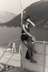 Retrato de uma mulher a bordo de um navio de cruzeiro, do álbum "Corfu, Atenas e a Baía de Kotor