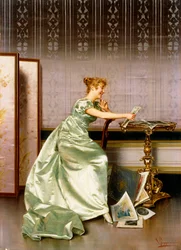 Uma senhora elegante admirando um portfólio de gravuras