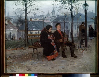No Boulevard (no Boulevard). Cena de rua, no outono, um jovem casal em trajes tradicionais está sentado em um banco, a mulher está amamentando seu bebê, o homem está tocando acordeão. Impressão de pobreza e melancolia. Pintura de Vladimir Yegorovich
