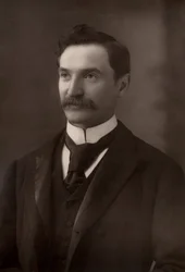 "Solomon Joseph Solomon (1860-1927) Pintor inglês de retratos e murais. Na Primeira Guerra Mundial, introduziu o uso da camuflagem no exército britânico. (woodburytype)