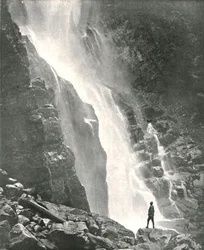Uma cachoeira no distrito da colina, Dehra Dun, Índia, 1895.