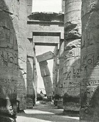 Colunas do Hypostyle Hall, Karnak, Egito, 1895.