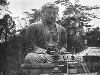 O Grande Daibutsu, Kamakura, Japão, 1895.