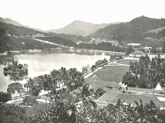 Vista da caminhada de Lady Hortons, Kandy, Ceilão, 1895.