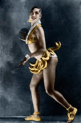 Josephine Baker (1906-1975), em 1925, na Revue Nègre no Théâtre des Champs-Élysées (Champs-Élysées), com o seu cinto de bananas.