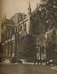 Catedral de Bloomsbury: Igreja Católica Apostólica em Gordon Square, c1935.