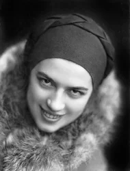 Retrato de Anita Pittoni, c.1940 (fotografia a preto e branco)