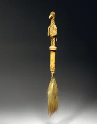 Fly-whisk, Benin (marfim e cabelo de cavalo)