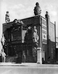 Figuras de velhos navios de combate, Grosvenor Road, Londres, 1926-1927.