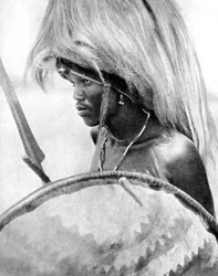 Um guerreiro Masai, África, 1936.