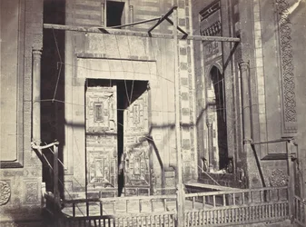 Porta da Mesquita, Sultão Hassan. Parte inferior, ca. 1860.