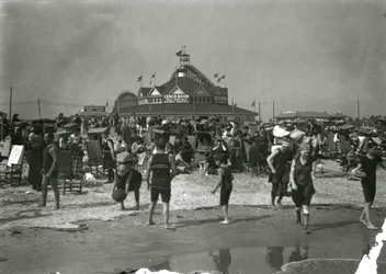 Cena da praia, Coney Island, c.1910-21
