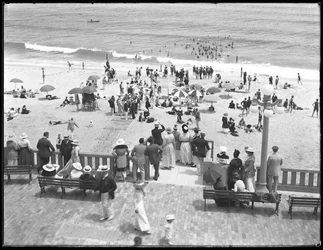 Banhistas e banhistas, Deal, Nova Jersey, julho de 1916