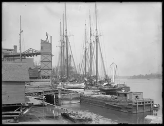 Docas, e, barcos, ligado, waterfront não identificado, possivelmente, rio harlem, inwood, nova iorque, c.1910