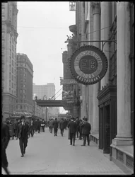 Troca de sinal Buffet em 220 W. 42nd Street, Nova York, 2 de maio de 1916